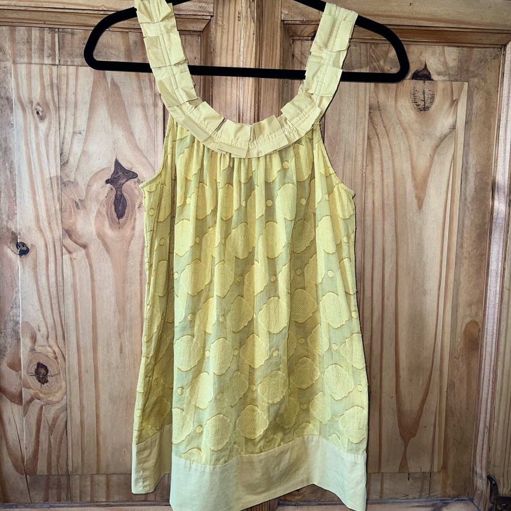 BCBG yellow polka dot sleeveless top. SZ. M - Picture 3 of 12